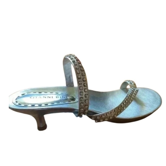 Gianni Bini Metallic Silver Thong Sandals with Rhinestones size 7.5M NWOT - Picture 1 of 10